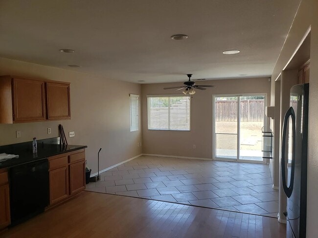 Building Photo - 27670 Hollyoak Way
