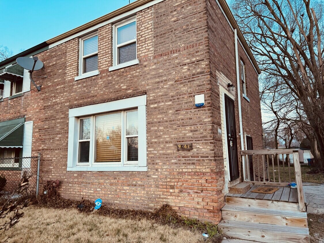 Primary Photo - 9741 S Hoxie Ave