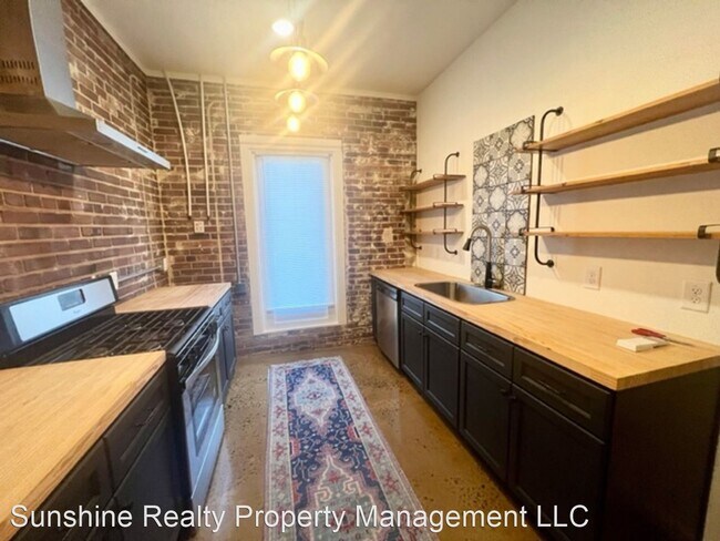 Building Photo - Studio, 1 bath House - 400 W Elm St