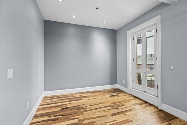 Building Photo - 28 Upton St