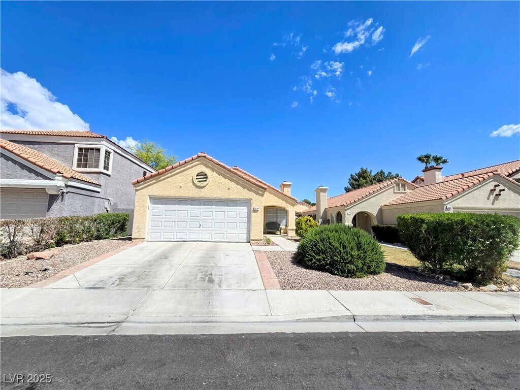 Foto principal - 9104 Quiet Cove Way