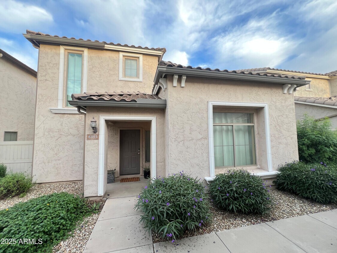 Foto principal - 8353 W Lewis Ave