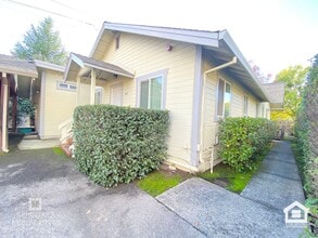 Building Photo - 447 2nd St W