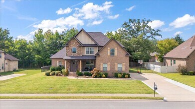 Building Photo - 525 Piccadilly Dr