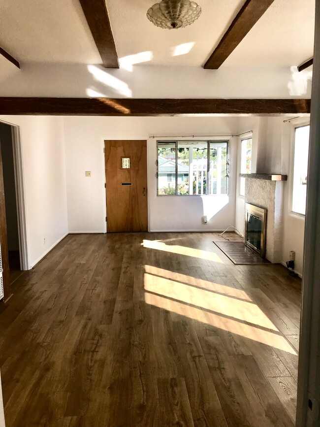 Building Photo - 418 W Palm Ave
