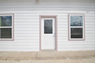 Building Photo - 2002 County Rd 55