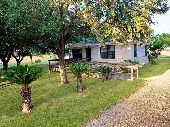 Building Photo - 425 S Bentsen Palm Dr