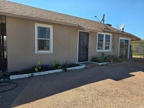 Building Photo - 500 W Apache St
