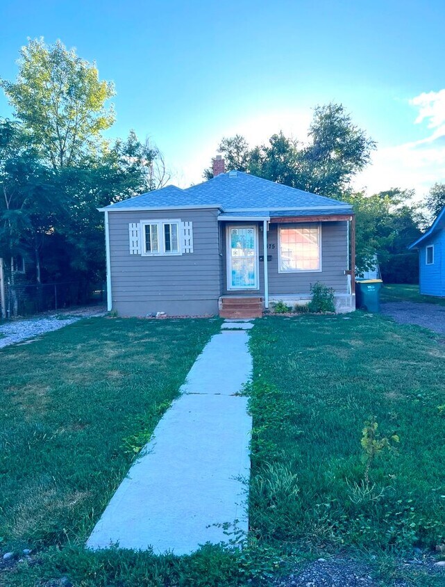 Foto principal - 2 bed 1 bath home