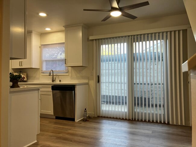 Building Photo - 629 S Glassell St