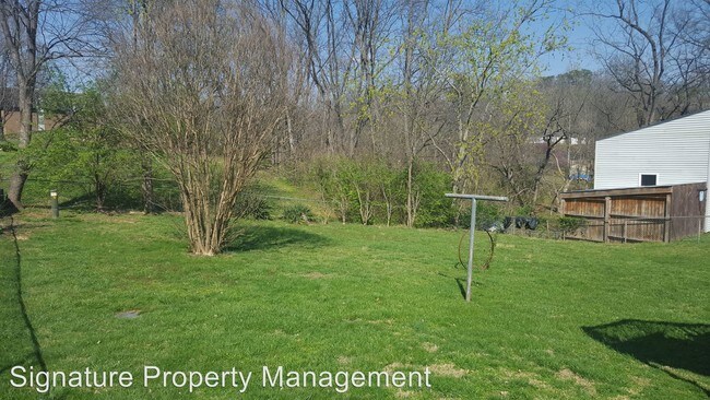 Building Photo - 3 br, 1.5 bath House - 304 Clubhouse Drive