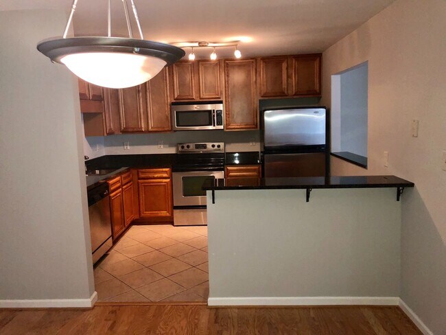 Foto del edificio - Very Spacious 2bd/2ba Condo in Brookhaven ...