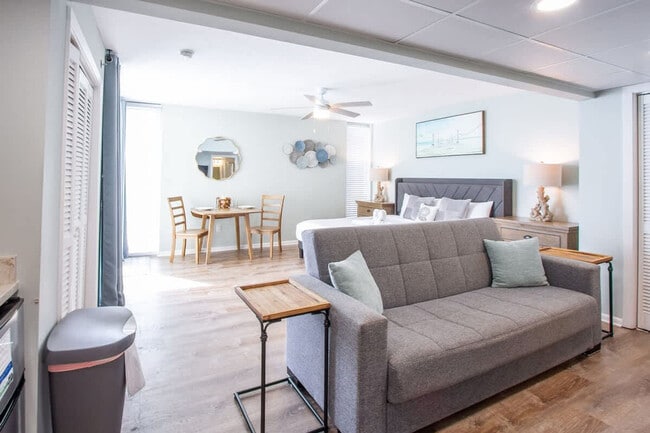 Building Photo - 10517 Front Beach Rd