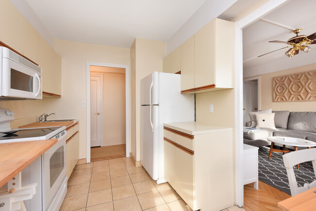 Kitche - 180 72nd St
