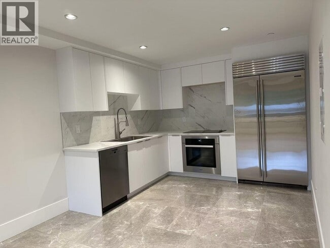 Photo du bâtiment - Ground Level-12xx FULTON AVENUE