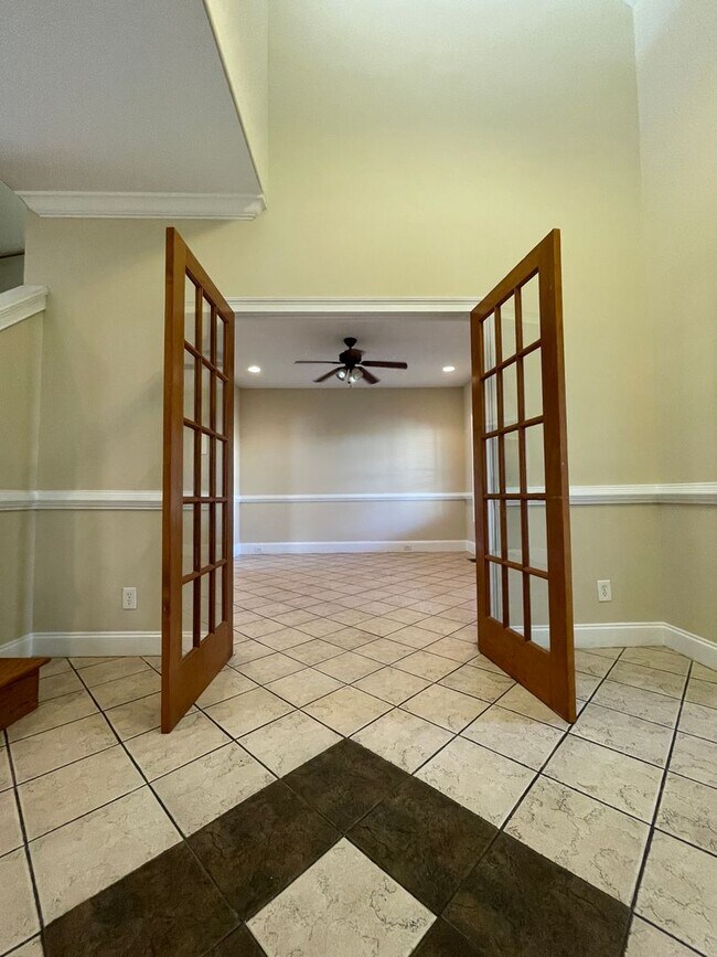 Building Photo - Large House near UNCC with plenty of parking!