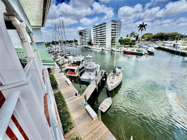 Foto del edificio - 2415 NW 16th St Rd