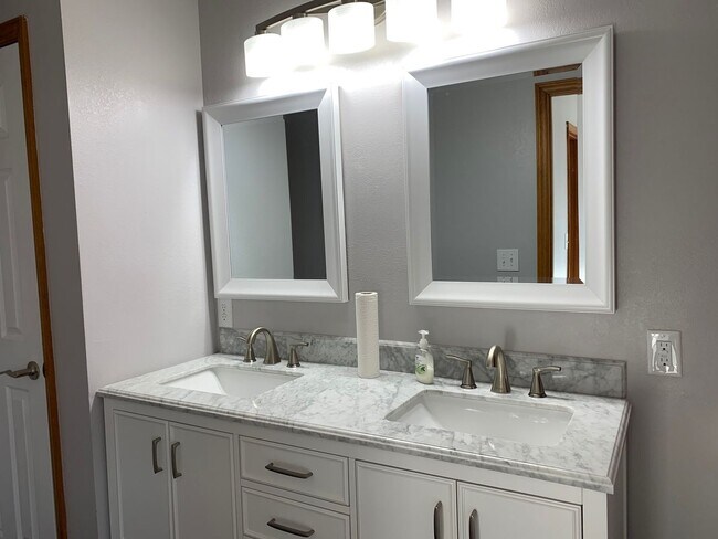 Foto del edificio - 2 Bedroom 1.5 Bath Townhouse