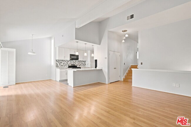 Foto del edificio - 13322 Maxella Ave
