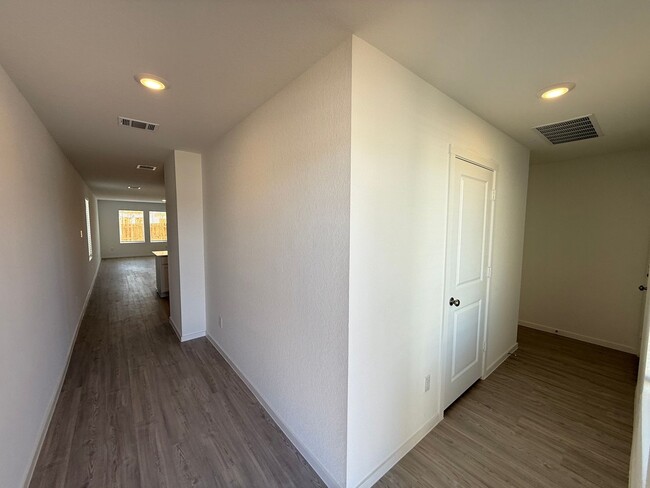 Building Photo - Brand New - 3 Bed 2 Bath in Prime Location