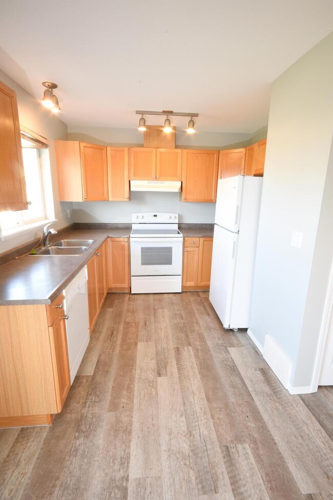 Photo du bâtiment - 3 bedroom in Grande Prairie AB T8X 1S6