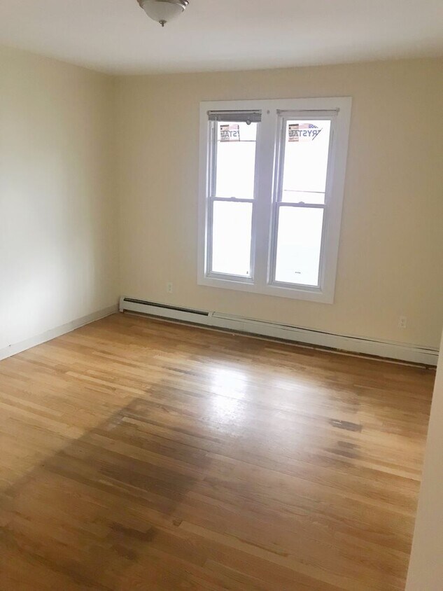 423429 Baldwin St Unit 3, Waterbury, CT 06706 Room for Rent in