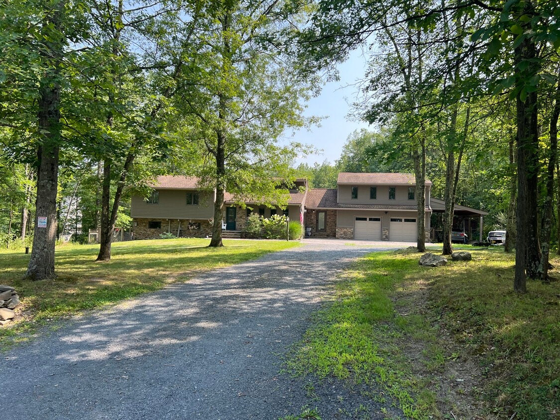 Foto principal - 16 Gibbons Ln