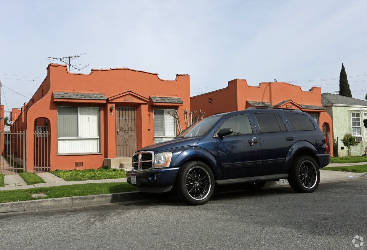 Foto del edificio - 2751-2763 Laurel Pl