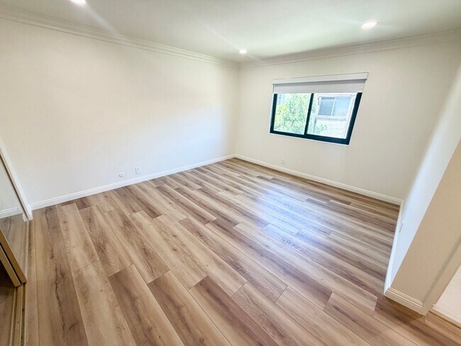 Foto del edificio - Beautifully Updated 2 Bed, 2 Bath Condo in Pasadena