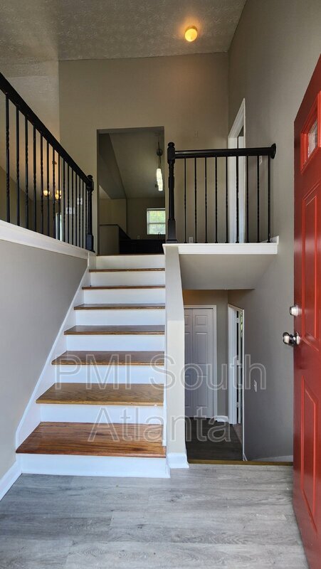 Building Photo - 915 Terance Ave