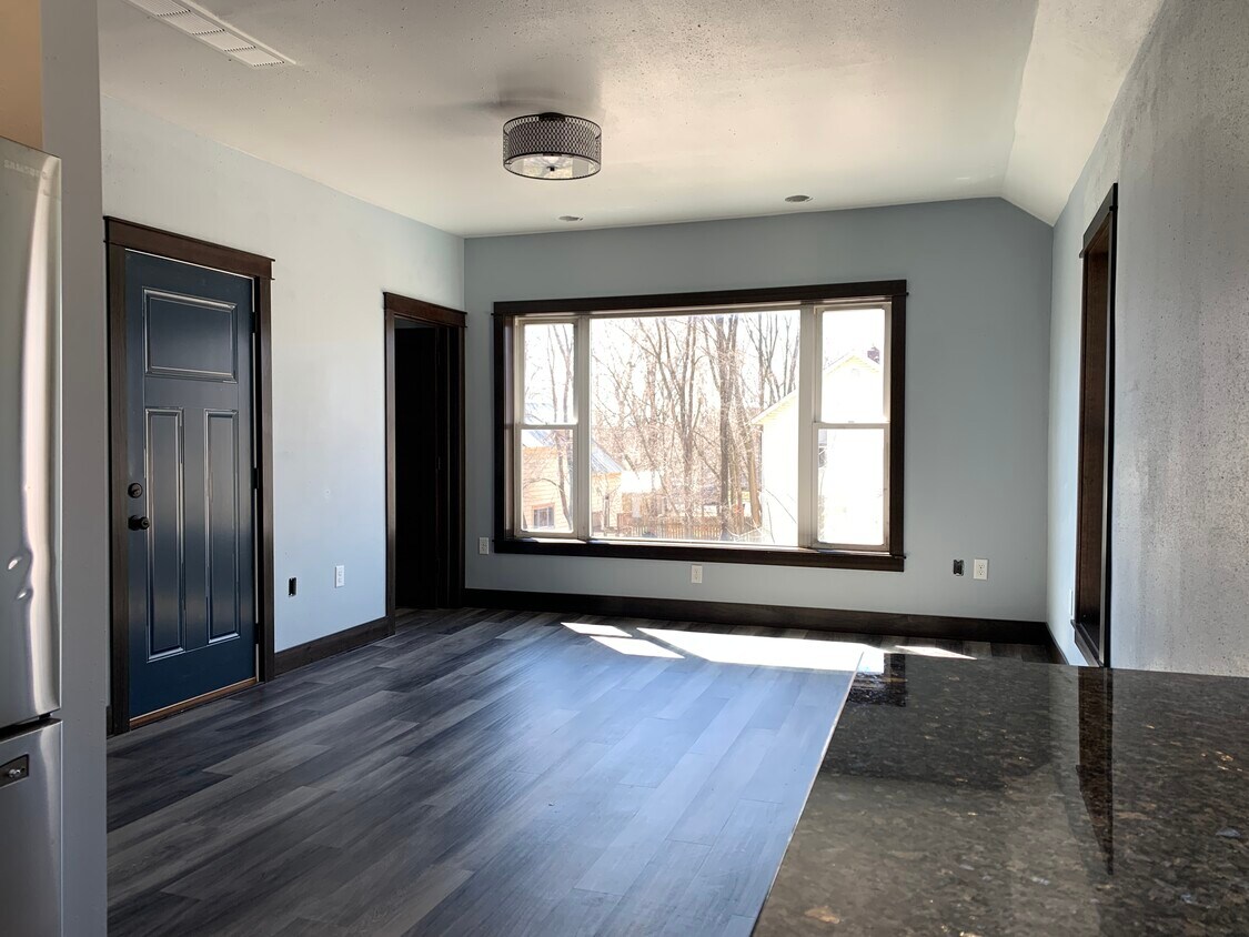 Foto principal - 619 N Barstow St