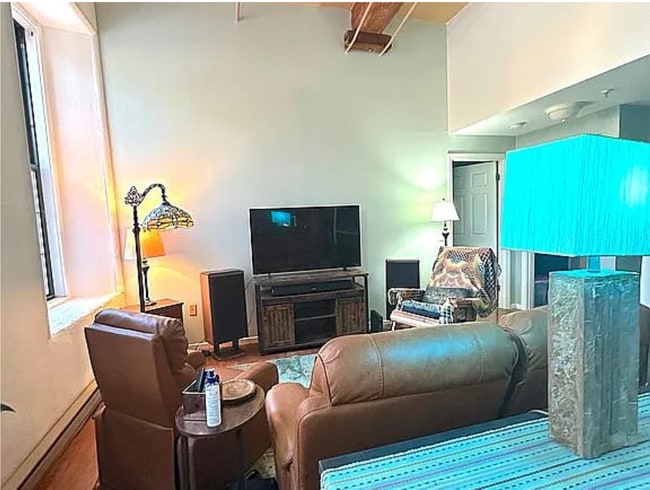 Building Photo - 15 Higgins St