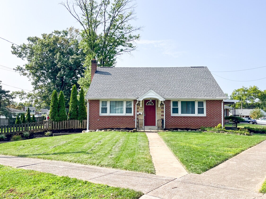 Primary Photo - 4113 Rosemont Ave