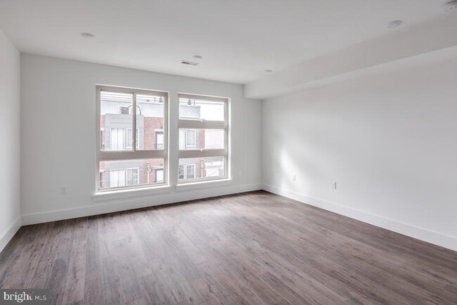 Building Photo - 1155 S 15th St
