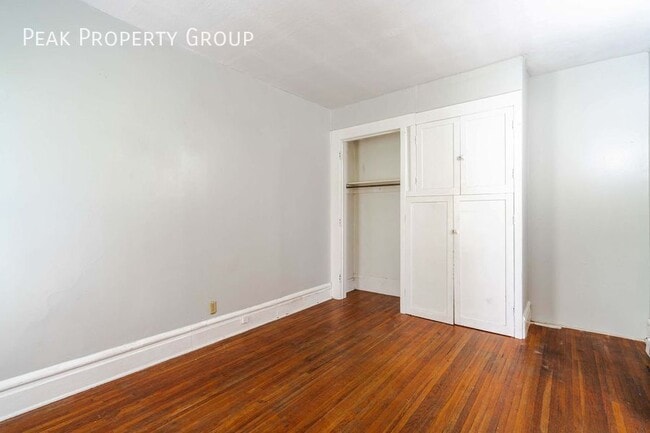 Building Photo - 246 1/2 W. 5th Avenue Rear-