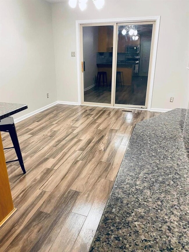 Foto del edificio - 235 Deertrail Ln
