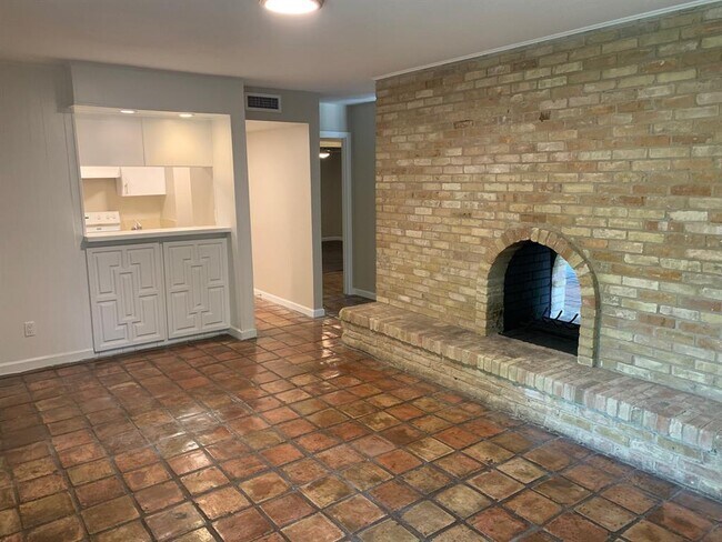 Building Photo - 5930 Birchbrook Dr