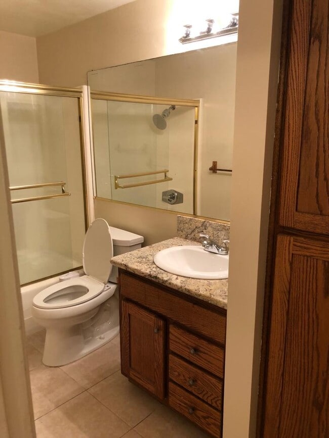 Spacious Bathroom - 23304 Sesame St