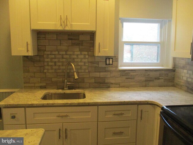 Building Photo - 40 E Coulter St