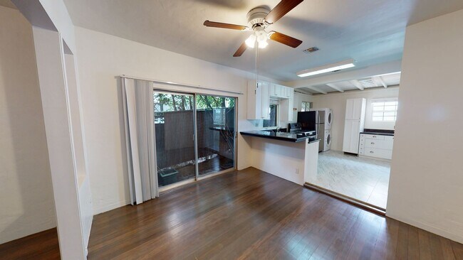 Building Photo - West Hollywood Oasis! *FREE RENT*
