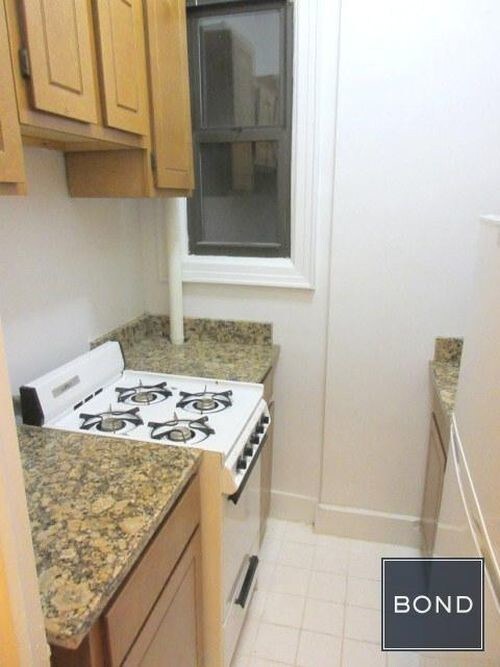 Building Photo - 425 W 57th St