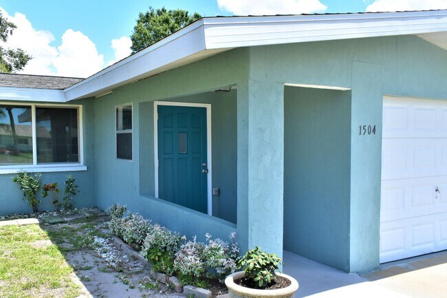 Foto del edificio - Updated Annual 2/1 on Overbrook Rd