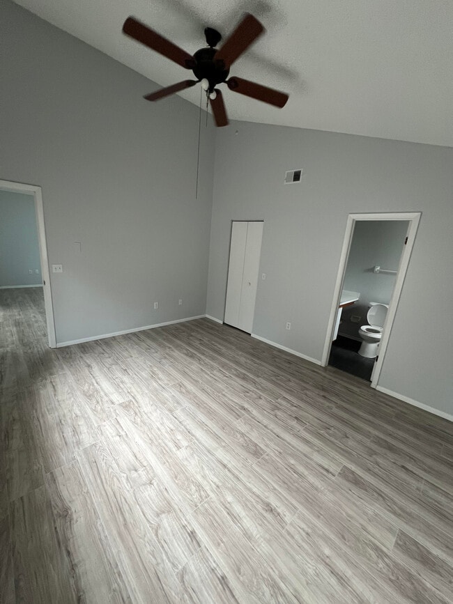 Photo - 183 Edgewater Cir House