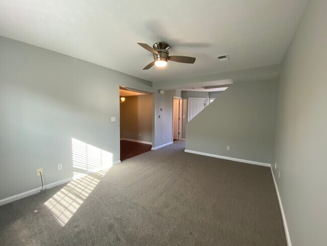 Sala de estar - 218 Pinnacle Ct