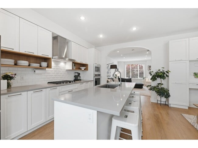Building Photo - 288-171 171 St