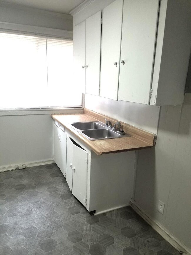 Building Photo - Affordable Two Bedroom Apt Available for R...