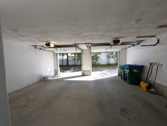 Building Photo - 21 Almont St