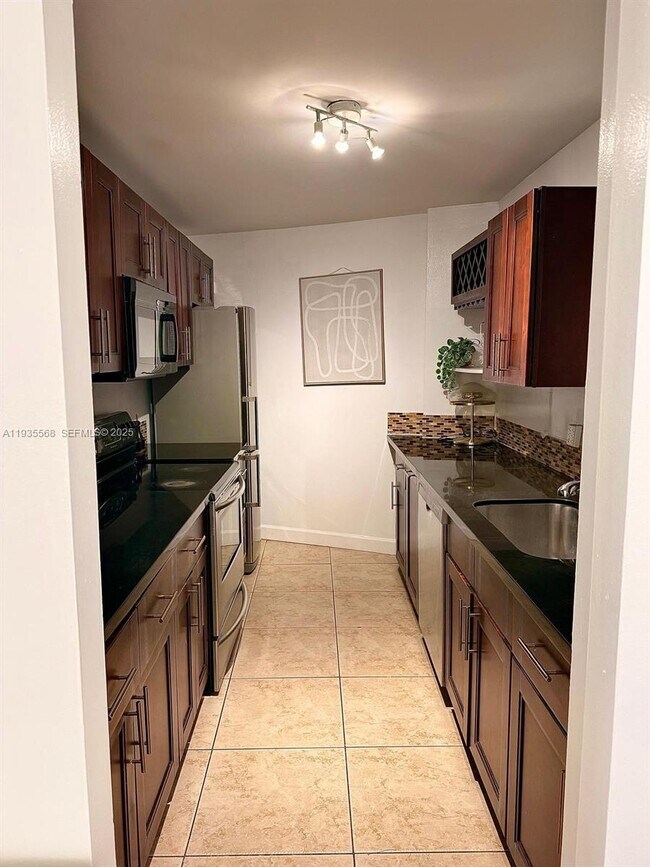 Foto del edificio - 1881 Washington Ave