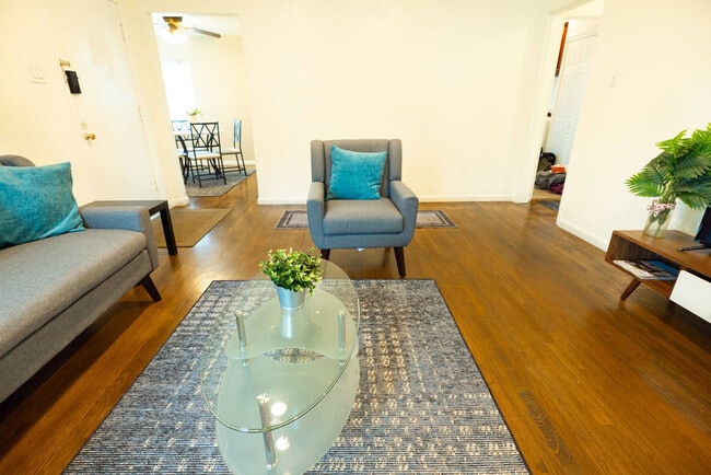 Foto del edificio - 240 E Hedding St