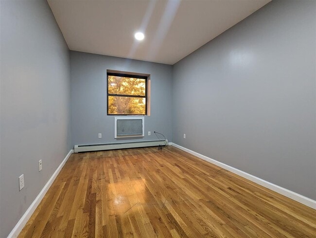 Building Photo - 1340 Gates Ave